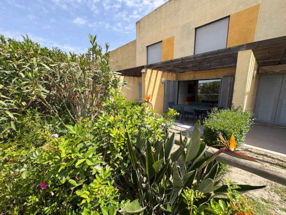 2 BEDS 1 & 1/2 BATHROOMS GOLF TOWNHOUSE