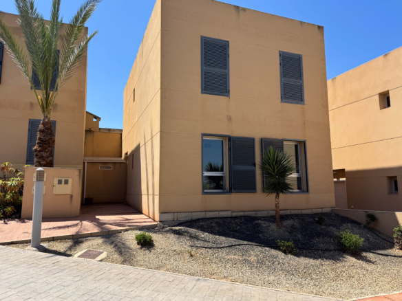 4 BEDS 3 BATH GOLF VILLA