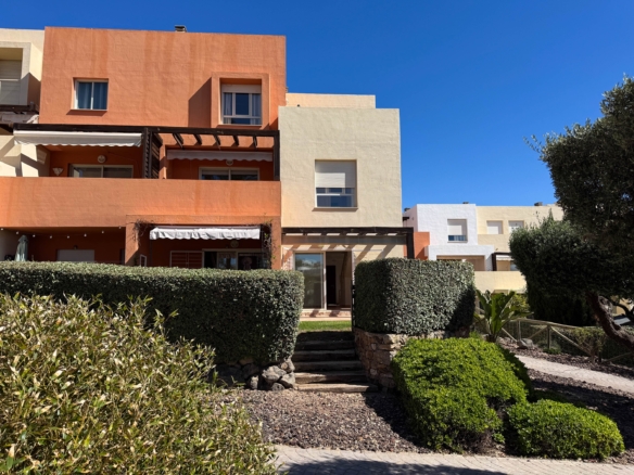 2 BEDS 1 & 1/2 BATHROOMS GOLF TOWNHOUSE