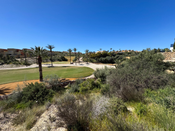PLOT 1200 M² FIRST LINE OF GOLF