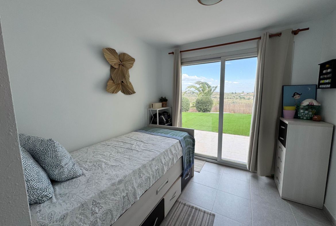 3 BEDS 2 BATH GOLF VILLA