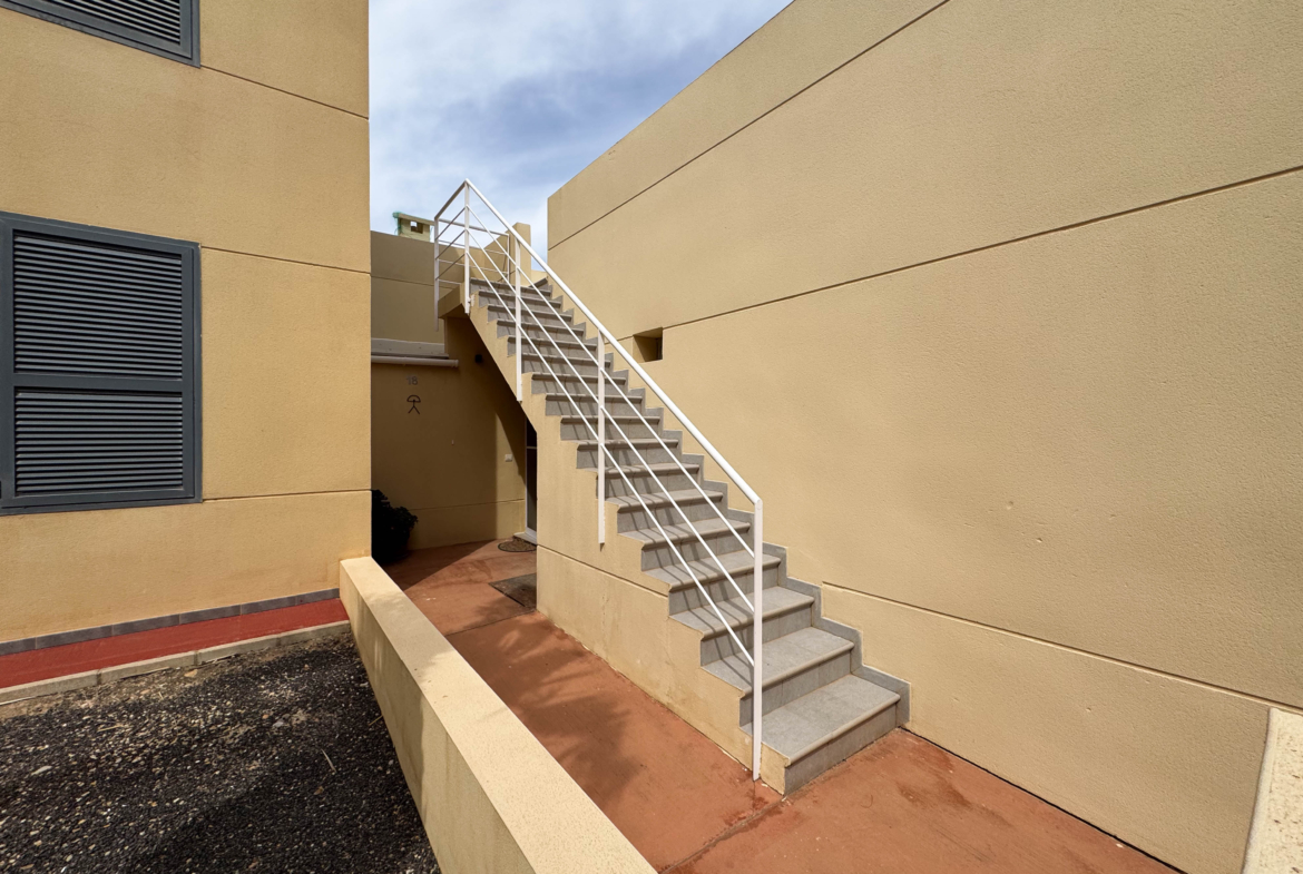 3 BEDS 2 BATH GOLF VILLA