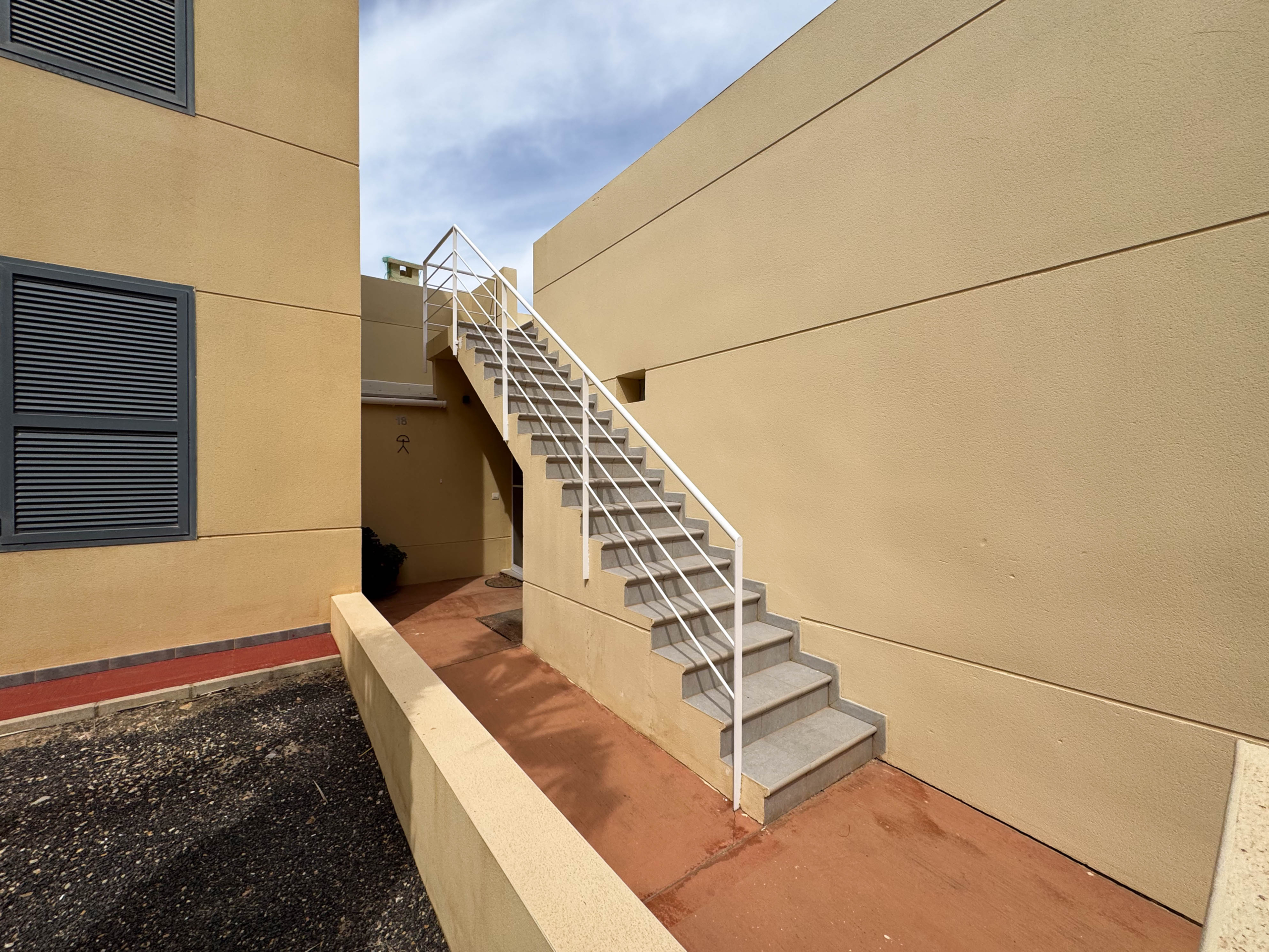 3 BEDS 2 BATH GOLF VILLA