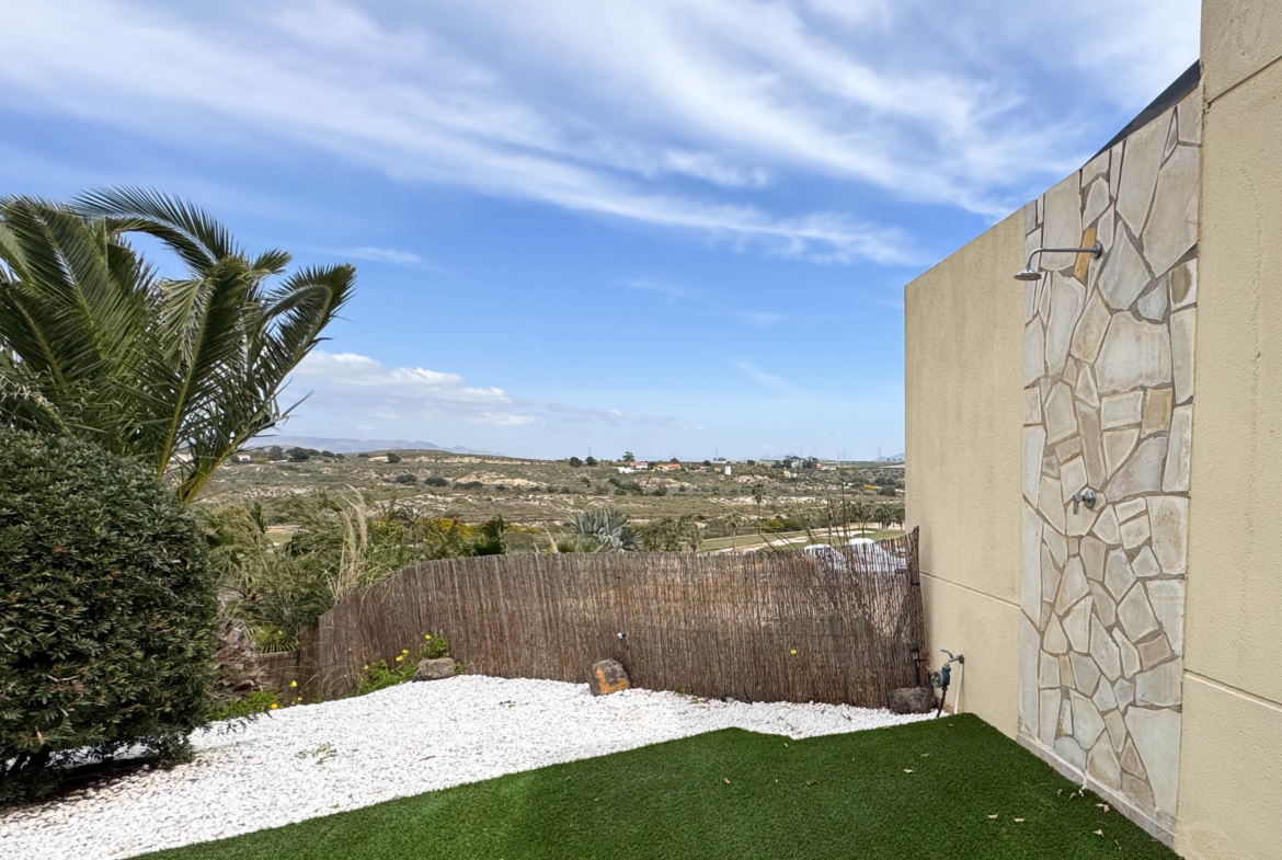 3 BEDS 2 BATH GOLF VILLA