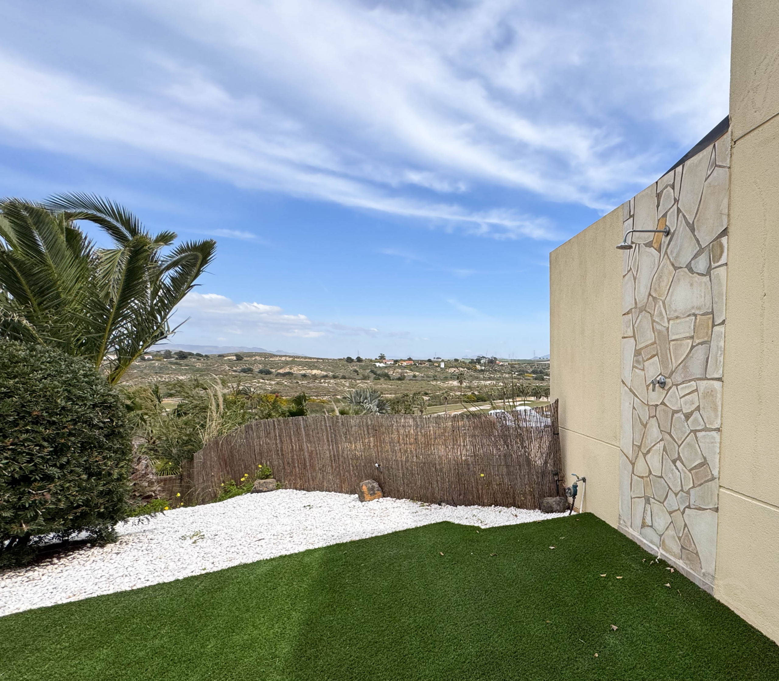3 BEDS 2 BATH GOLF VILLA