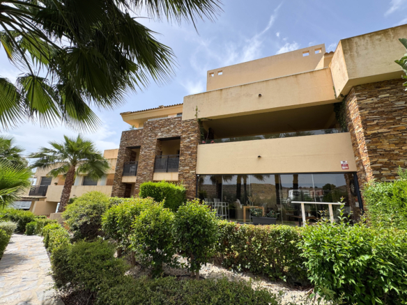 2 BEDS 1 BATH GOLF APARTMENT