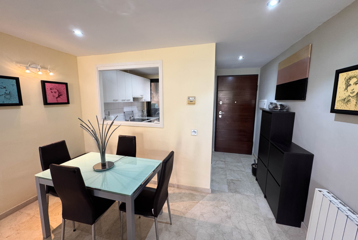 2 BEDS 1 BATH GOLF APARTMENT