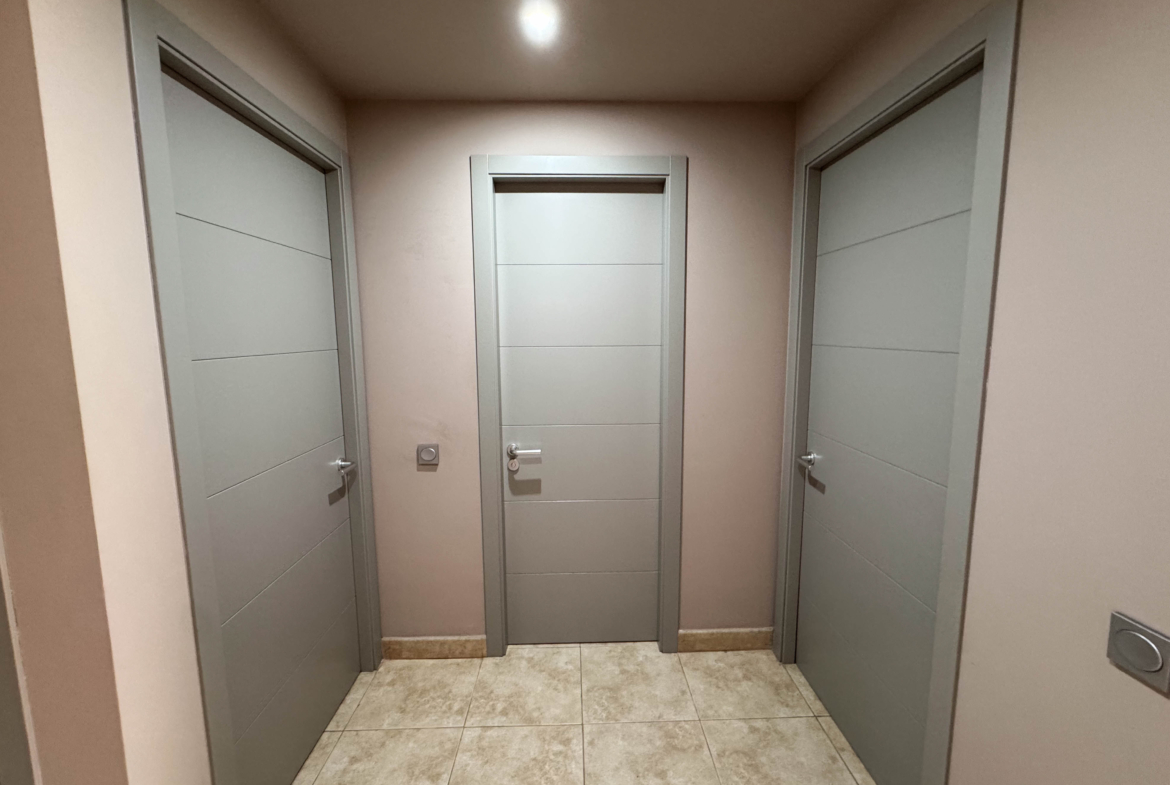 2 BEDS 2 BATH GOLF PENTHOUSE