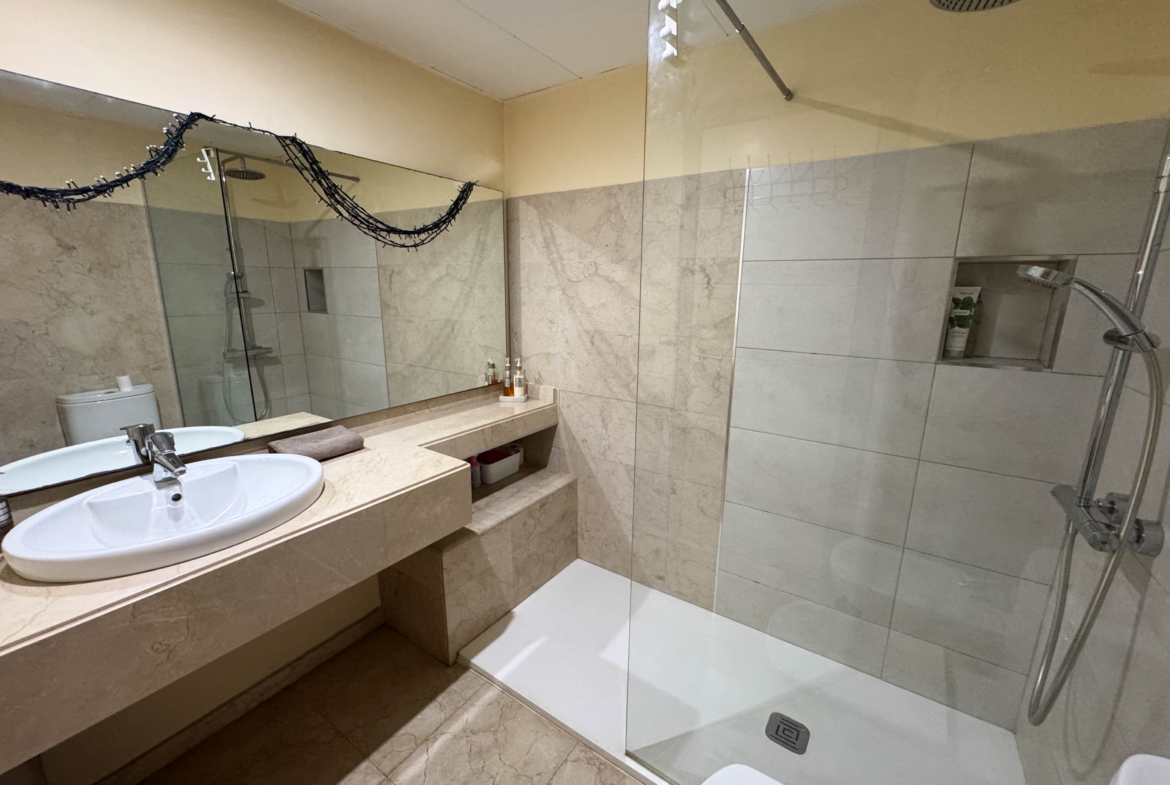 2 BEDS 1 BATH GOLF APARTMENT