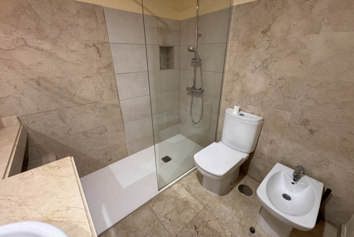 2 BEDS 1 BATH GOLF APARTMENT