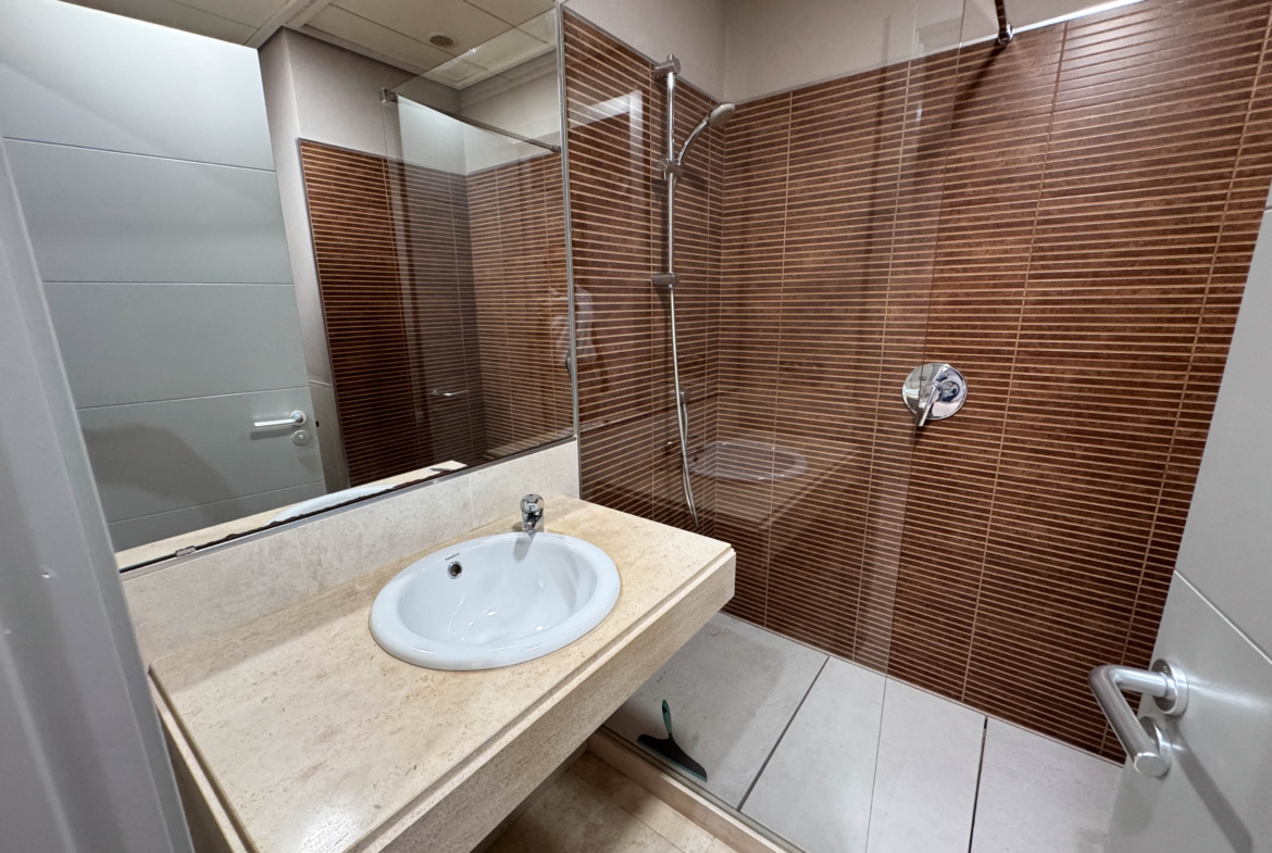 2 BEDS 2 BATH GOLF PENTHOUSE