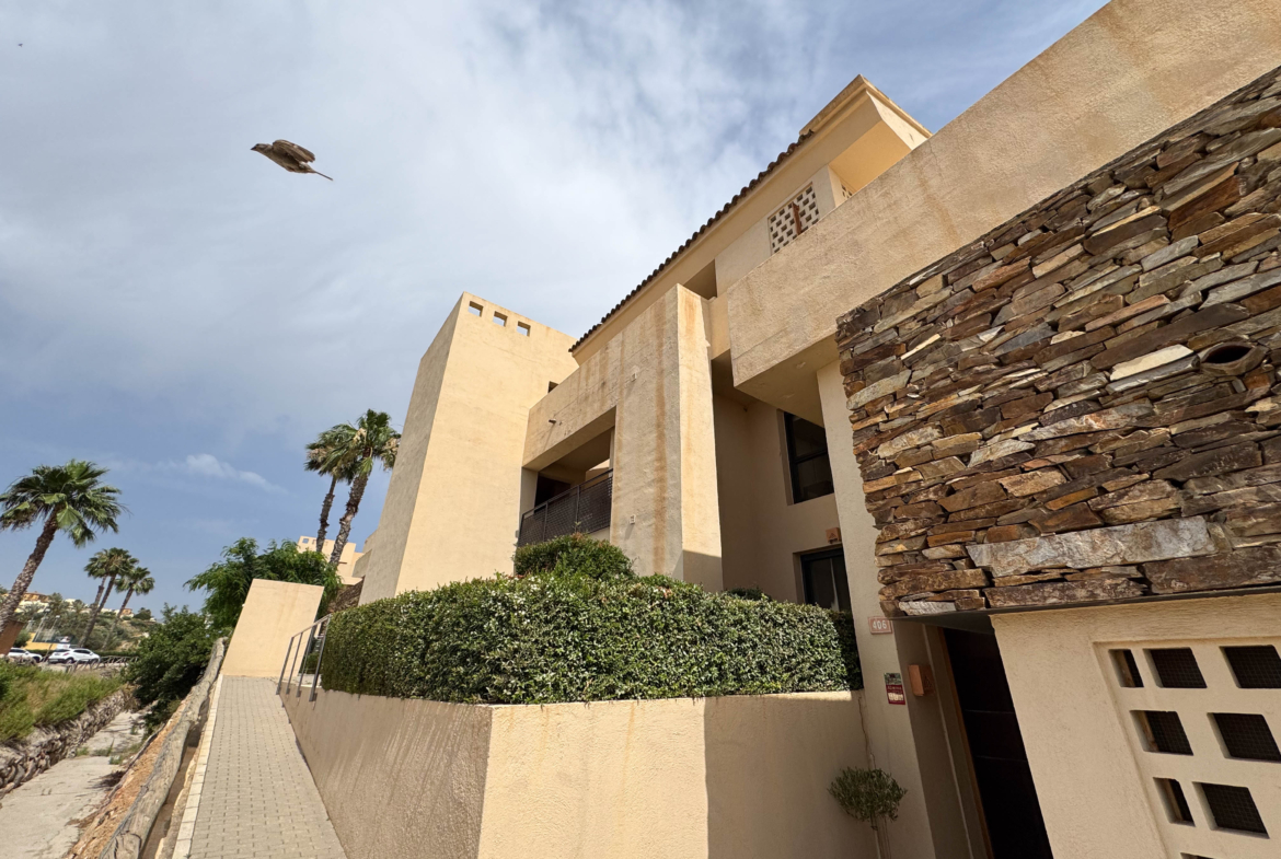 2 BEDS 1 BATH GOLF APARTMENT