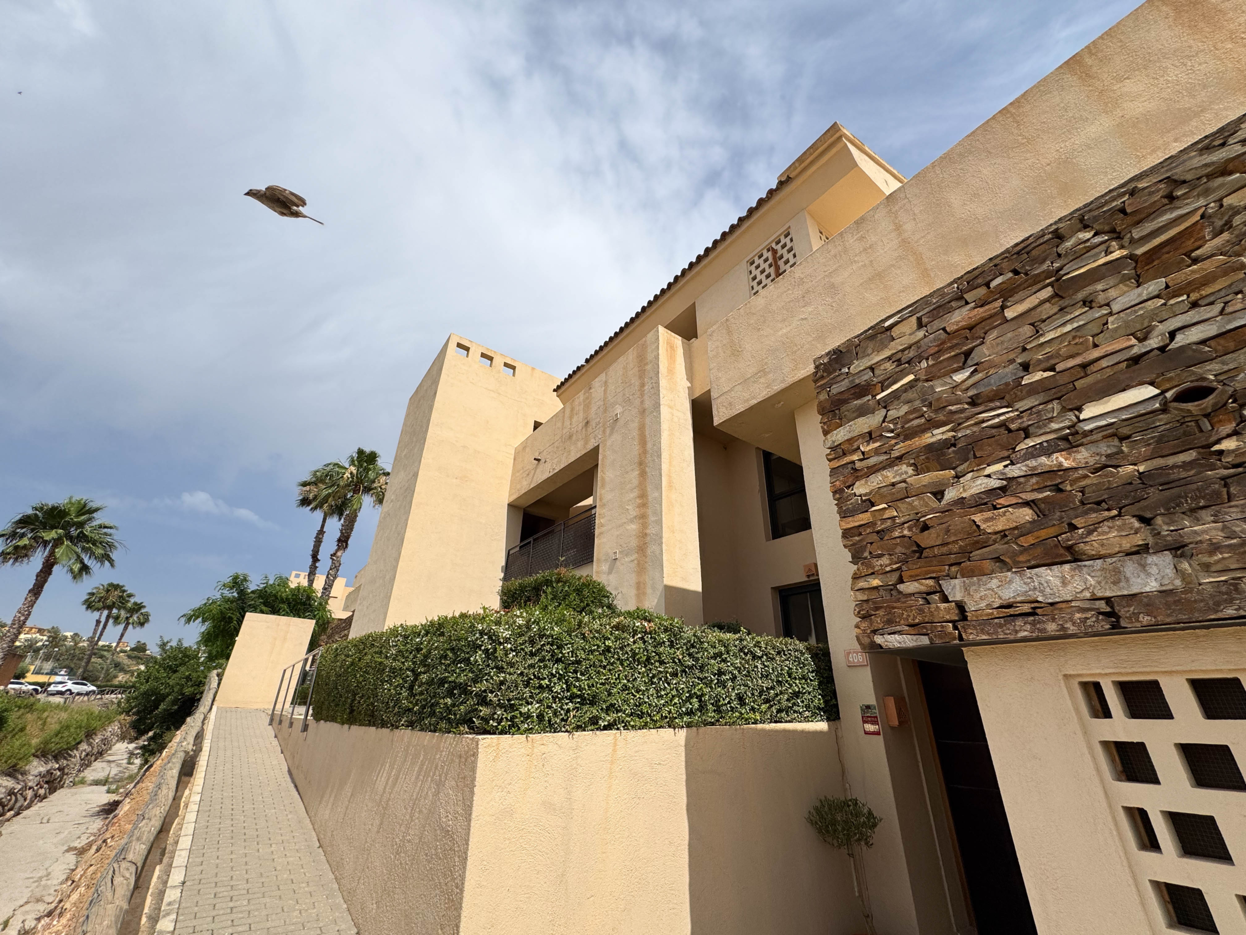 2 BEDS 1 BATH GOLF APARTMENT