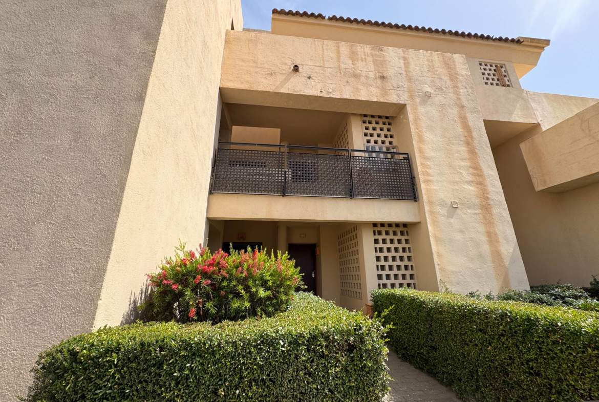 2 BEDS 1 BATH GOLF APARTMENT