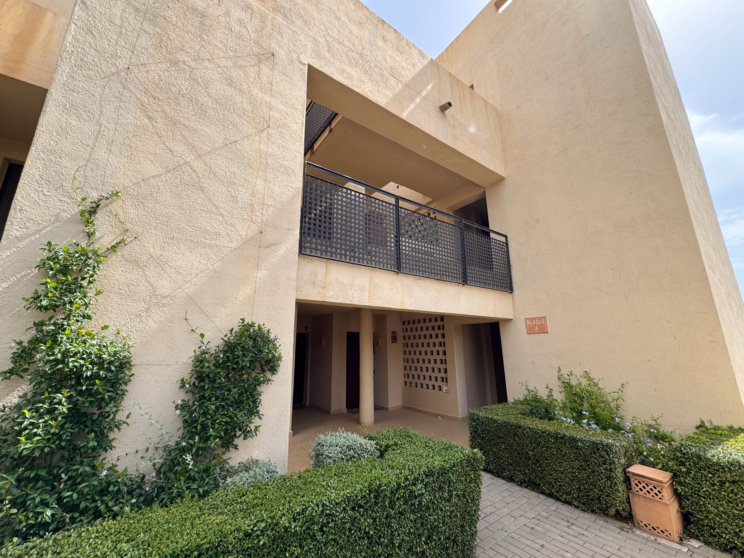 2 BEDS 1 BATH GOLF APARTMENT