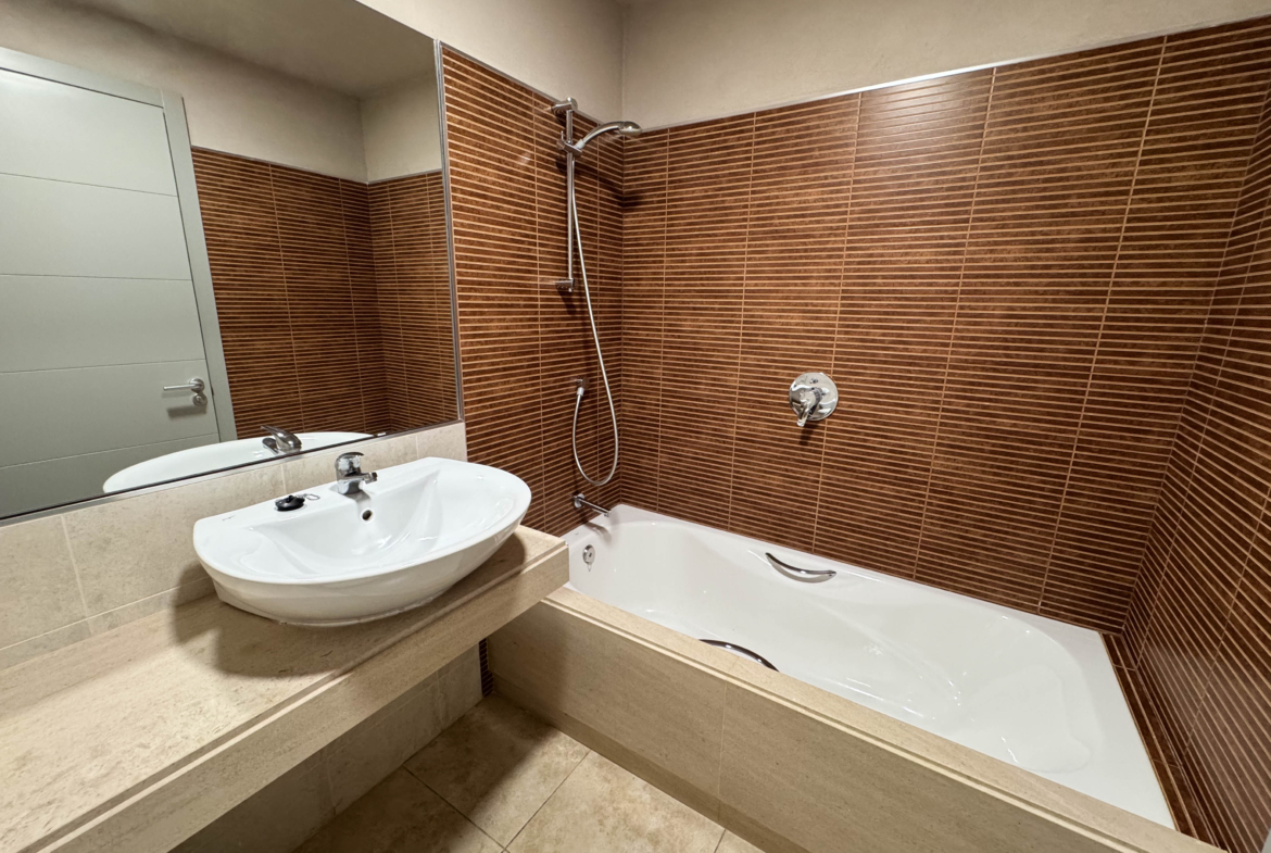 2 BEDS 2 BATH GOLF PENTHOUSE