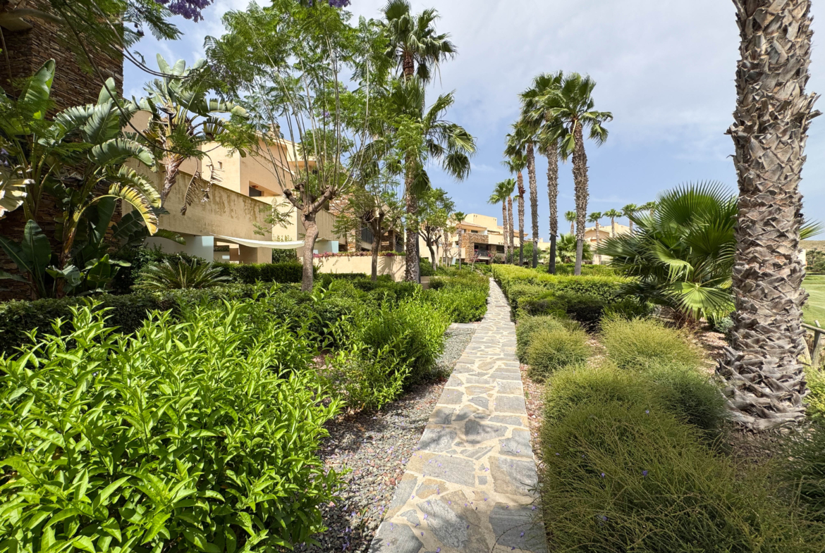2 BEDS 1 BATH GOLF APARTMENT
