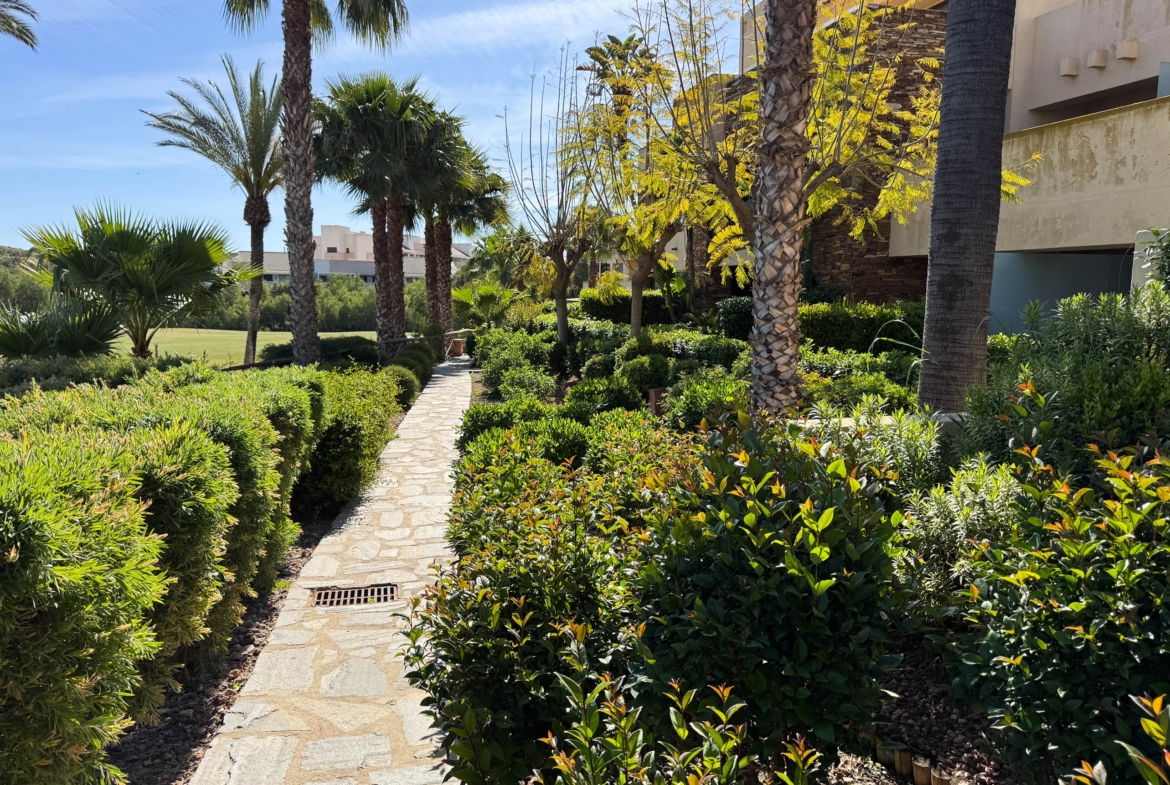 2 BEDS 1 BATH GOLF APARTMENT