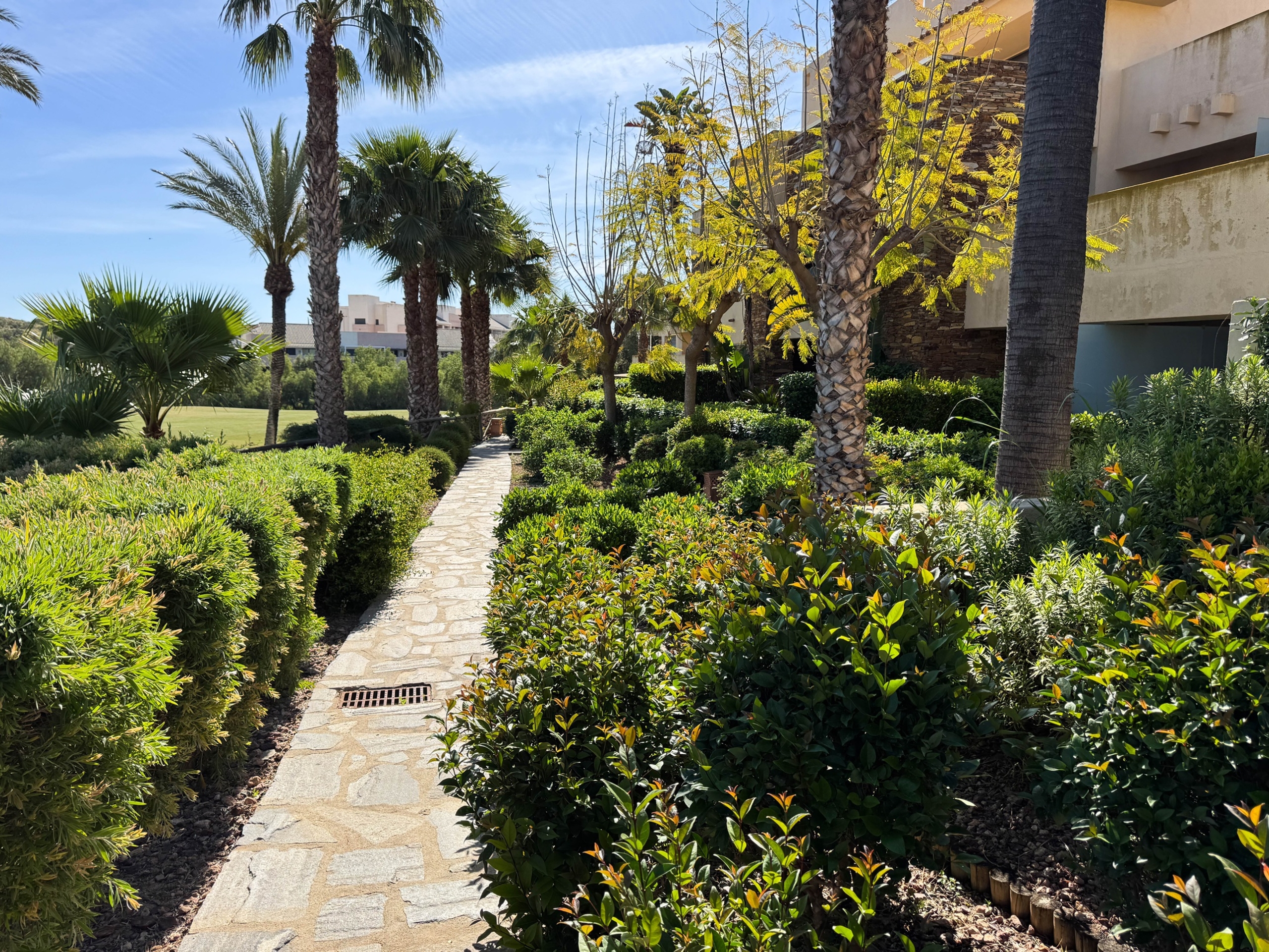 2 BEDS 1 BATH GOLF APARTMENT