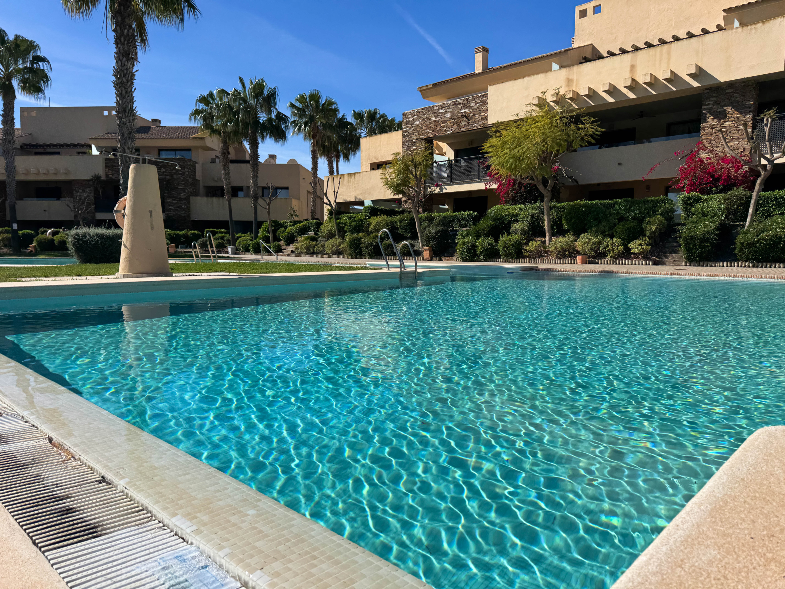 2 BEDS 1 BATH GOLF APARTMENT
