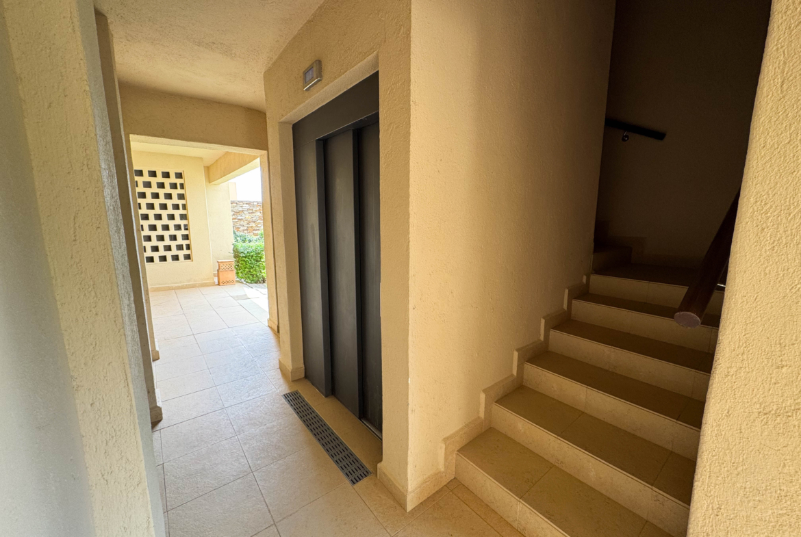 2 BEDS 1 BATH GOLF APARTMENT
