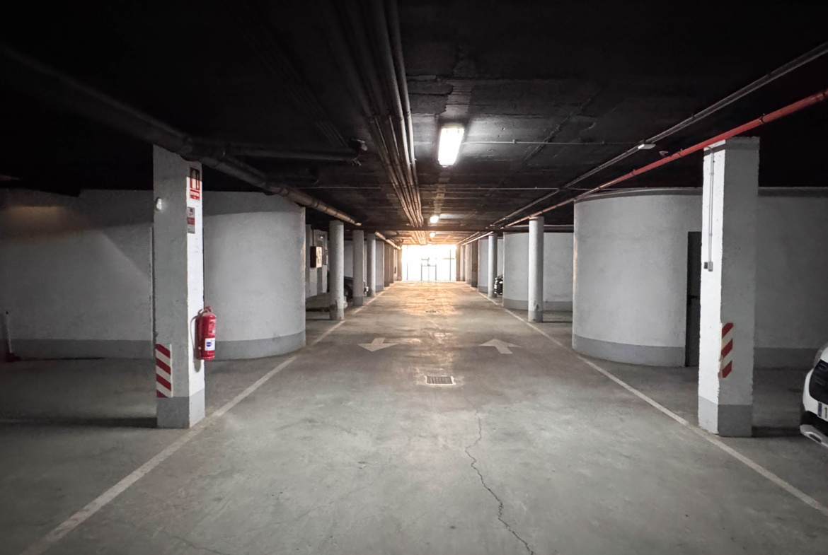 2 BEDS 1 BATH GOLF APARTMENT