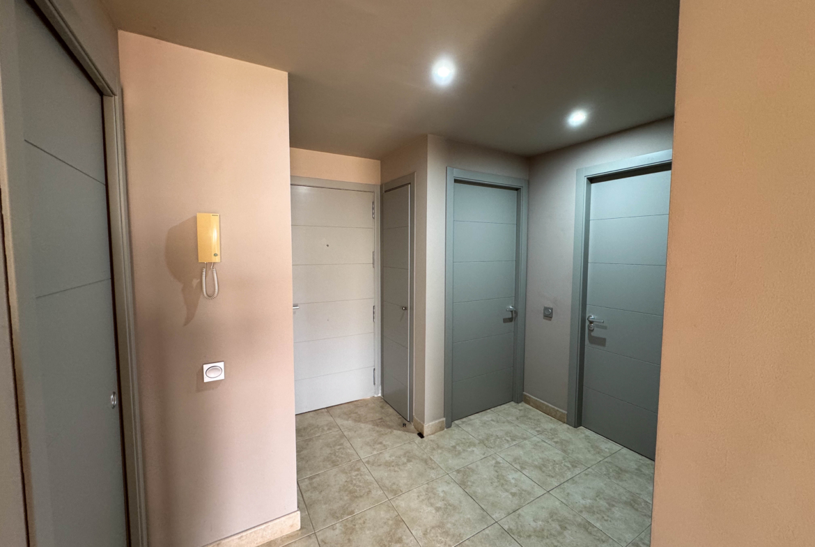 2 BEDS 2 BATH GOLF PENTHOUSE