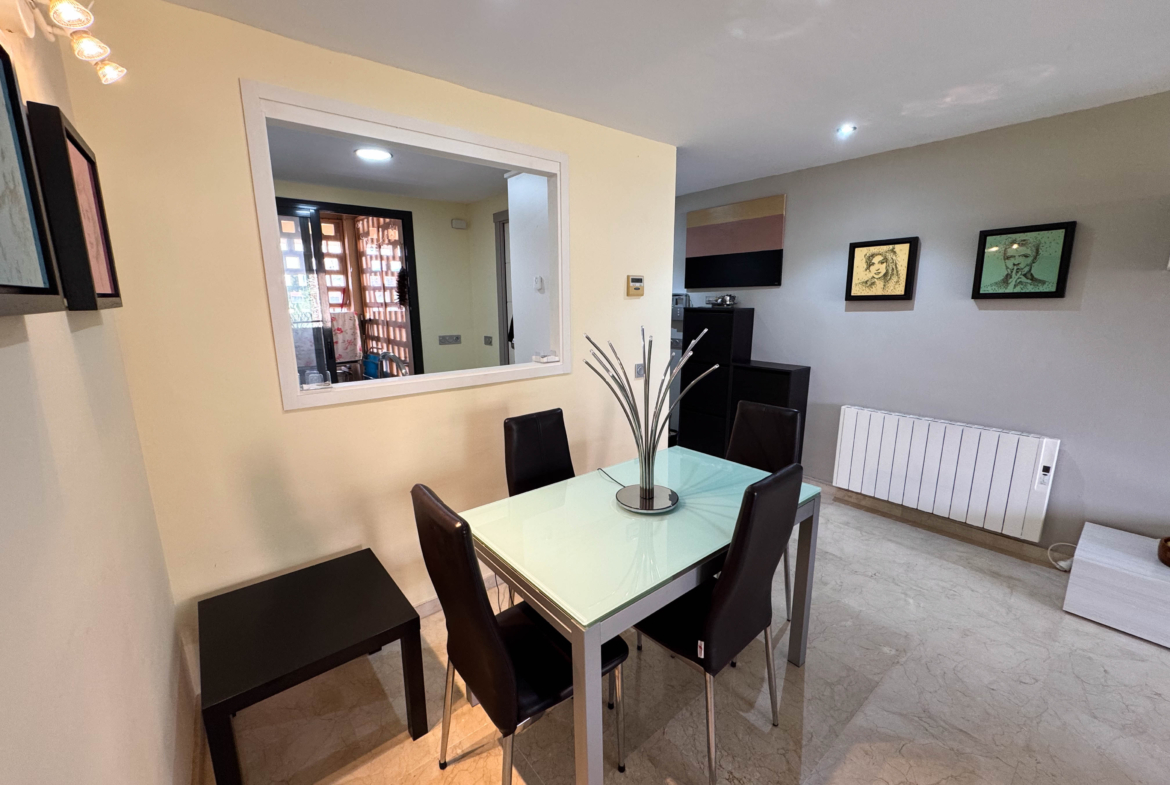 2 BEDS 1 BATH GOLF APARTMENT