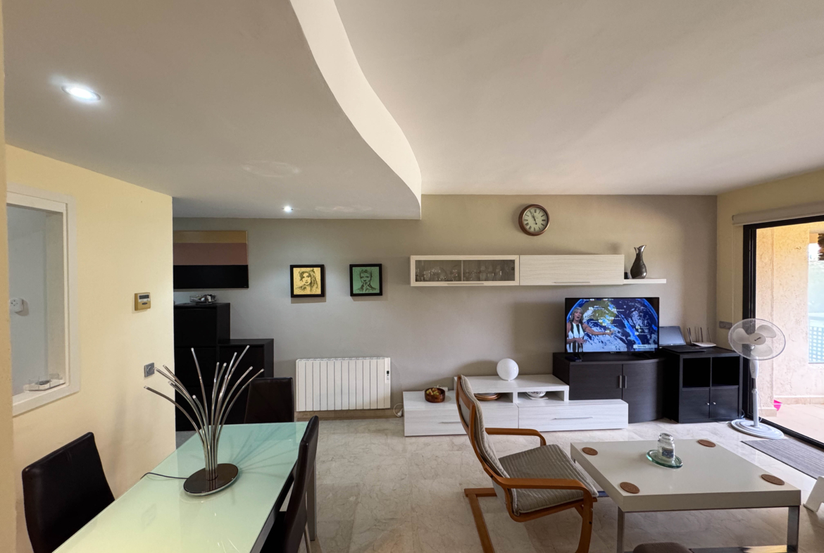 2 BEDS 1 BATH GOLF APARTMENT